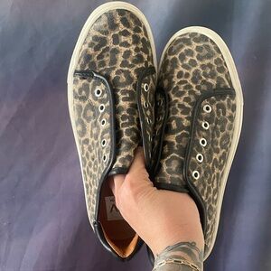 DOLCE VITA leopard print slip on shoes Sz 8